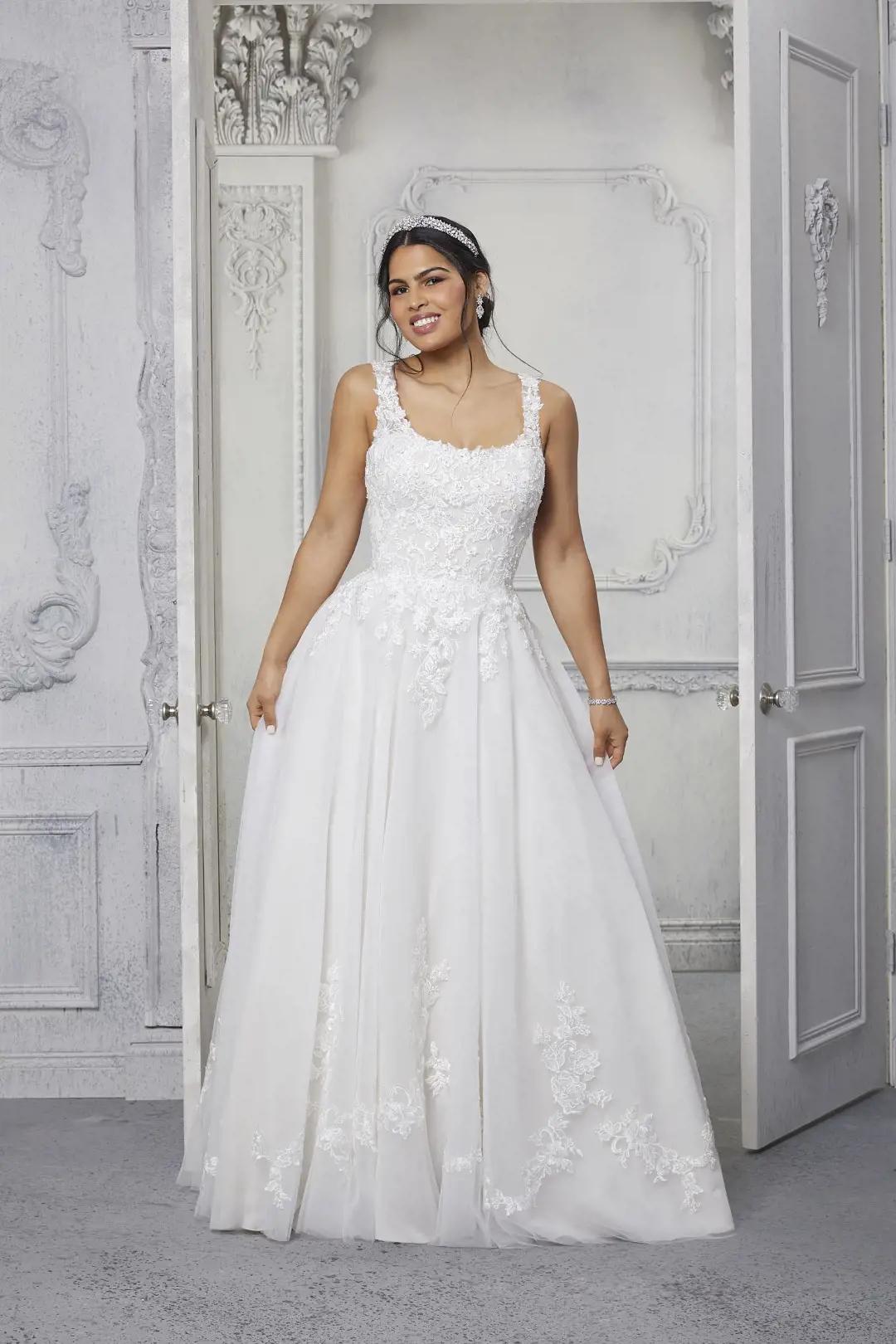 Choosing the Best Wedding Dress Based on Your Body Type Image