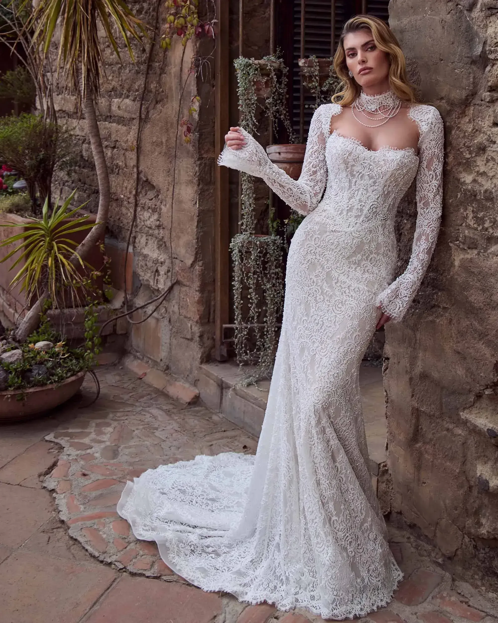 2026 Bridal Accessories Guide: Tiaras, Sleeves &amp; Sparkle Details San Diego Brides Are Loving Image