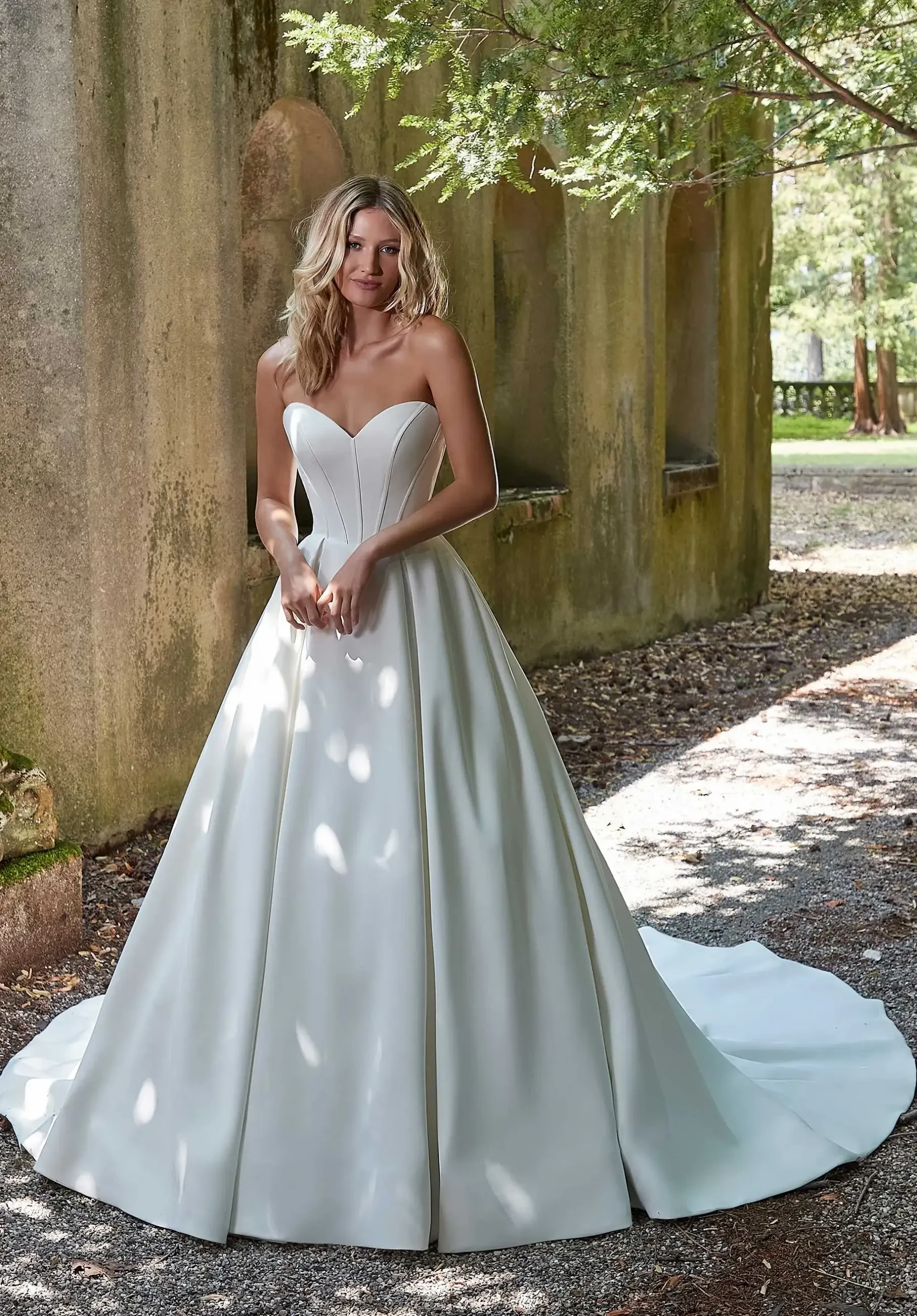 Spring 2024 Bridal Trends: A Comprehensive Guide to Stay Fashion-Forward Image