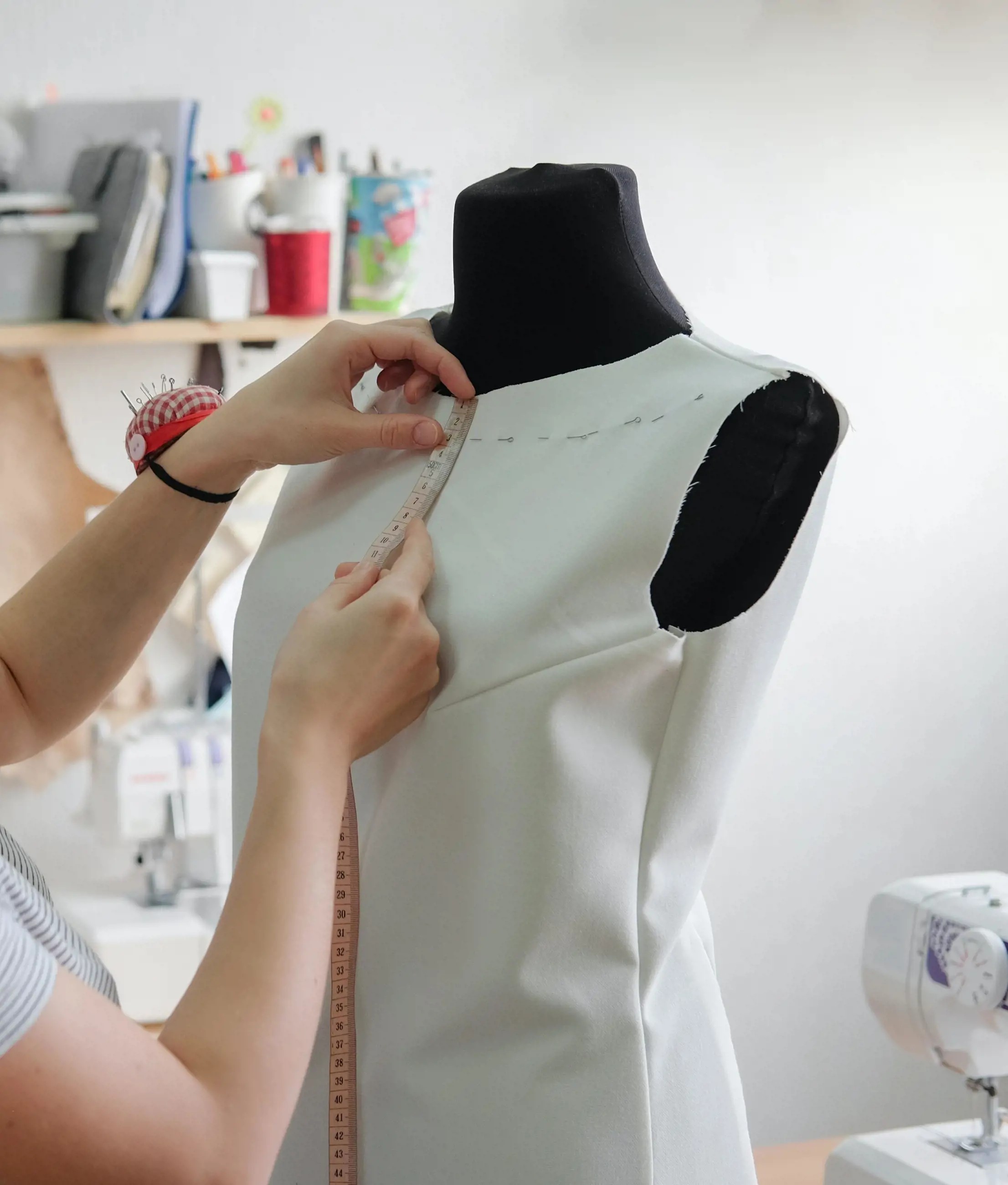 4 Things You Should Do When You Buy an Off-The-Rack Wedding Dress. Desktop Image